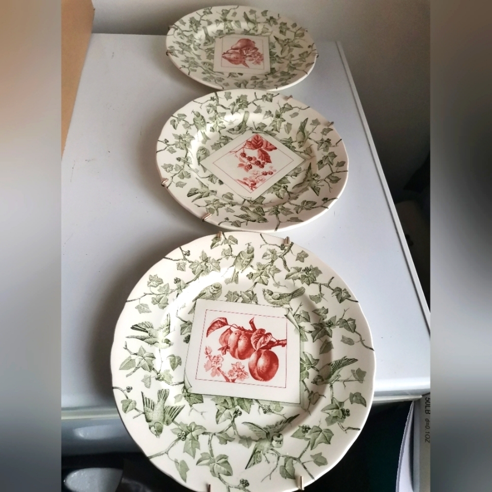 Mottahedeh England  Set Of 3 Dessert Or Salad Plates